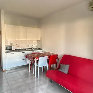 grazioso-appartamento-n-76-a-100mt-dal-mare.hotelinveneto.com/